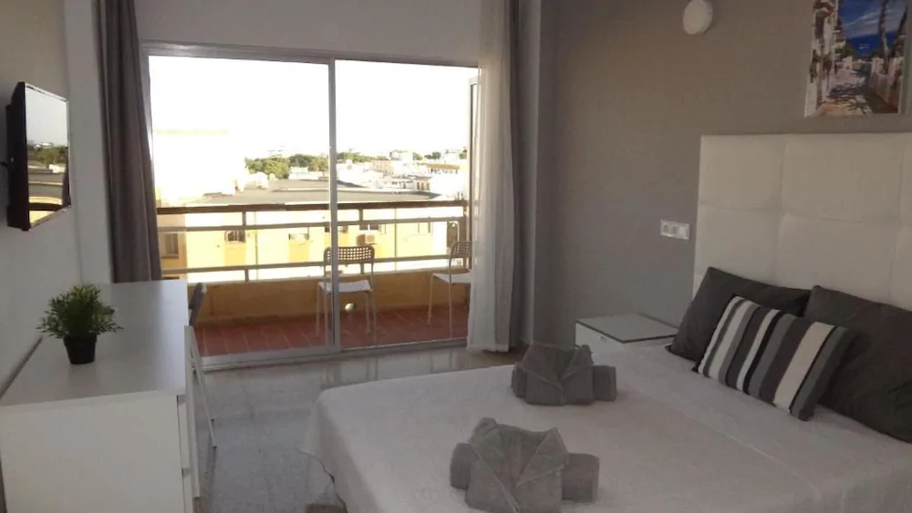 Carlos Rooms