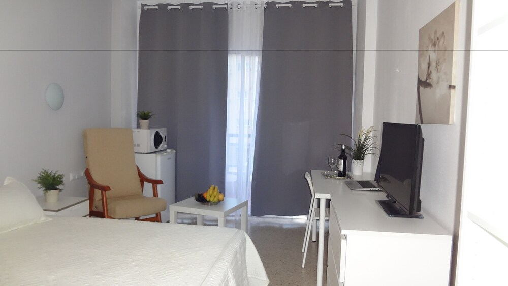 Carlos Rooms