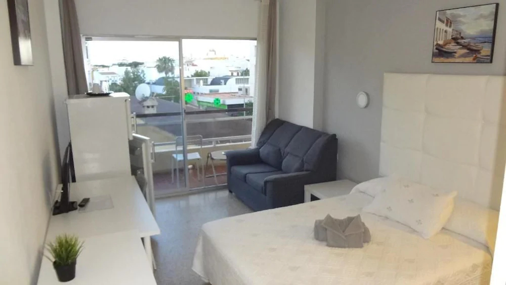 Carlos Rooms