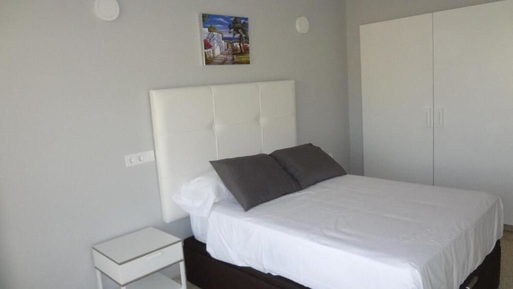 Carlos Rooms