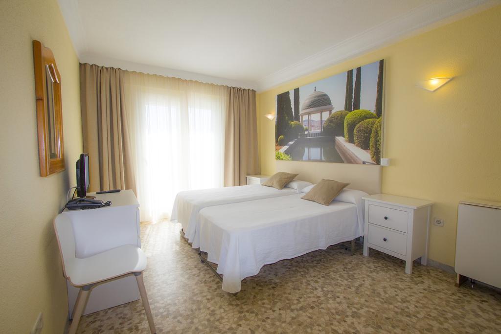 Playa Miguel Beach Club & Aparthotel