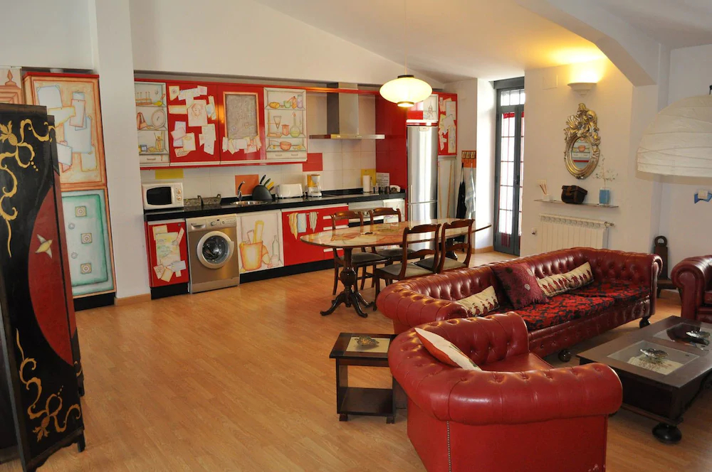 Apartamentos La Casa Pintada