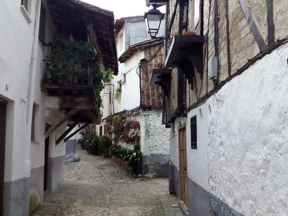 Apartamentos Hervas Y Punto