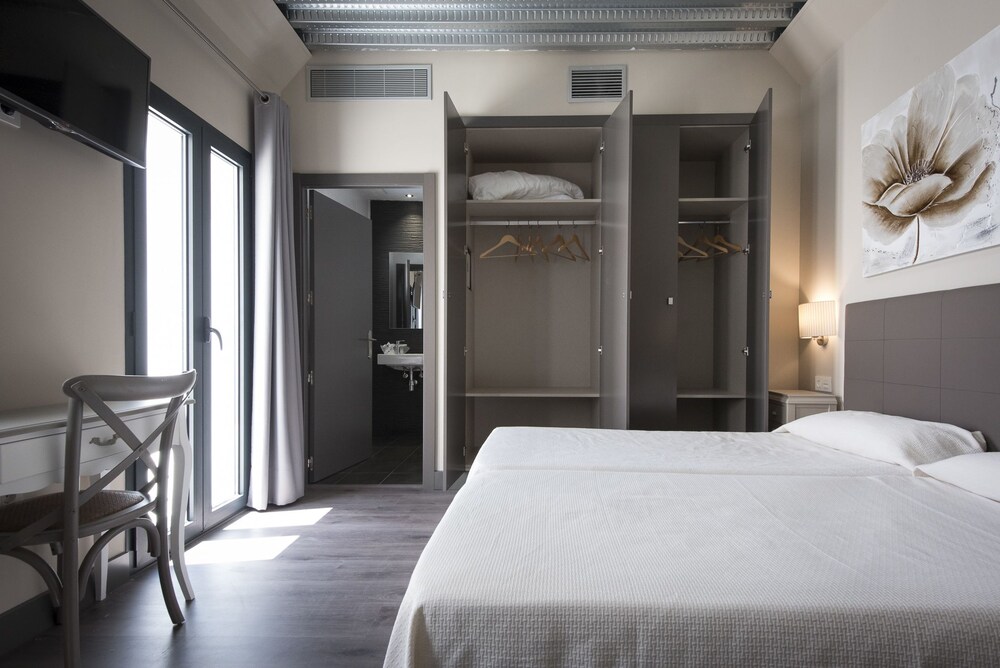 Hostal Emeritae