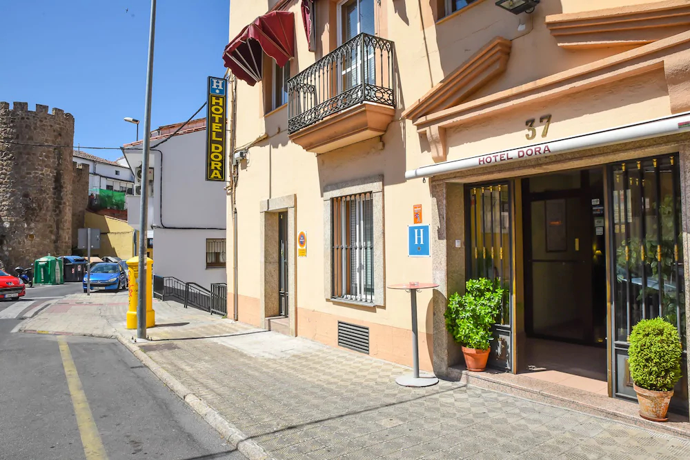 Hotel Dora