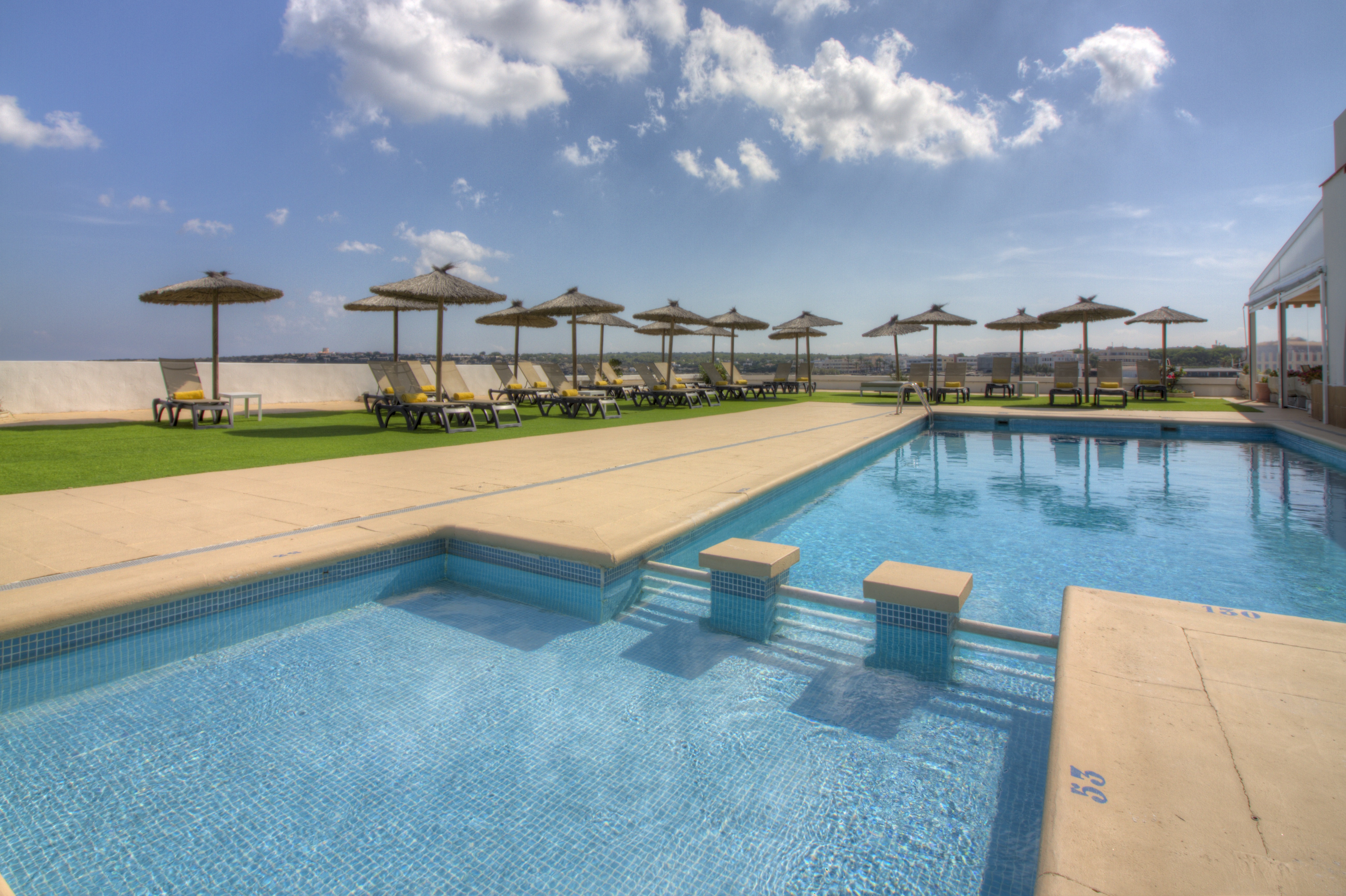 Roca Bella Hotel
