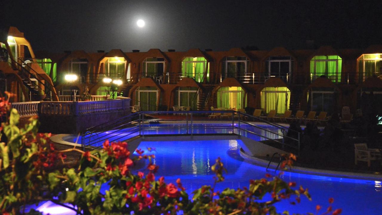 Apartamentos La Pirámide
