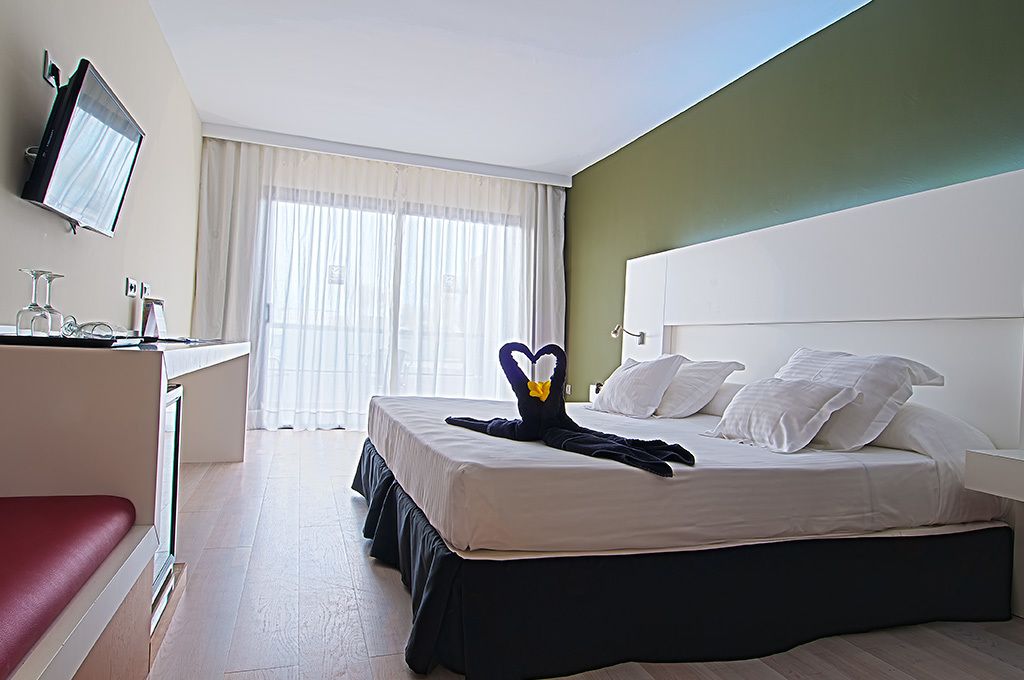 R2 Romantic Fantasia Dreams & Suites Hotel