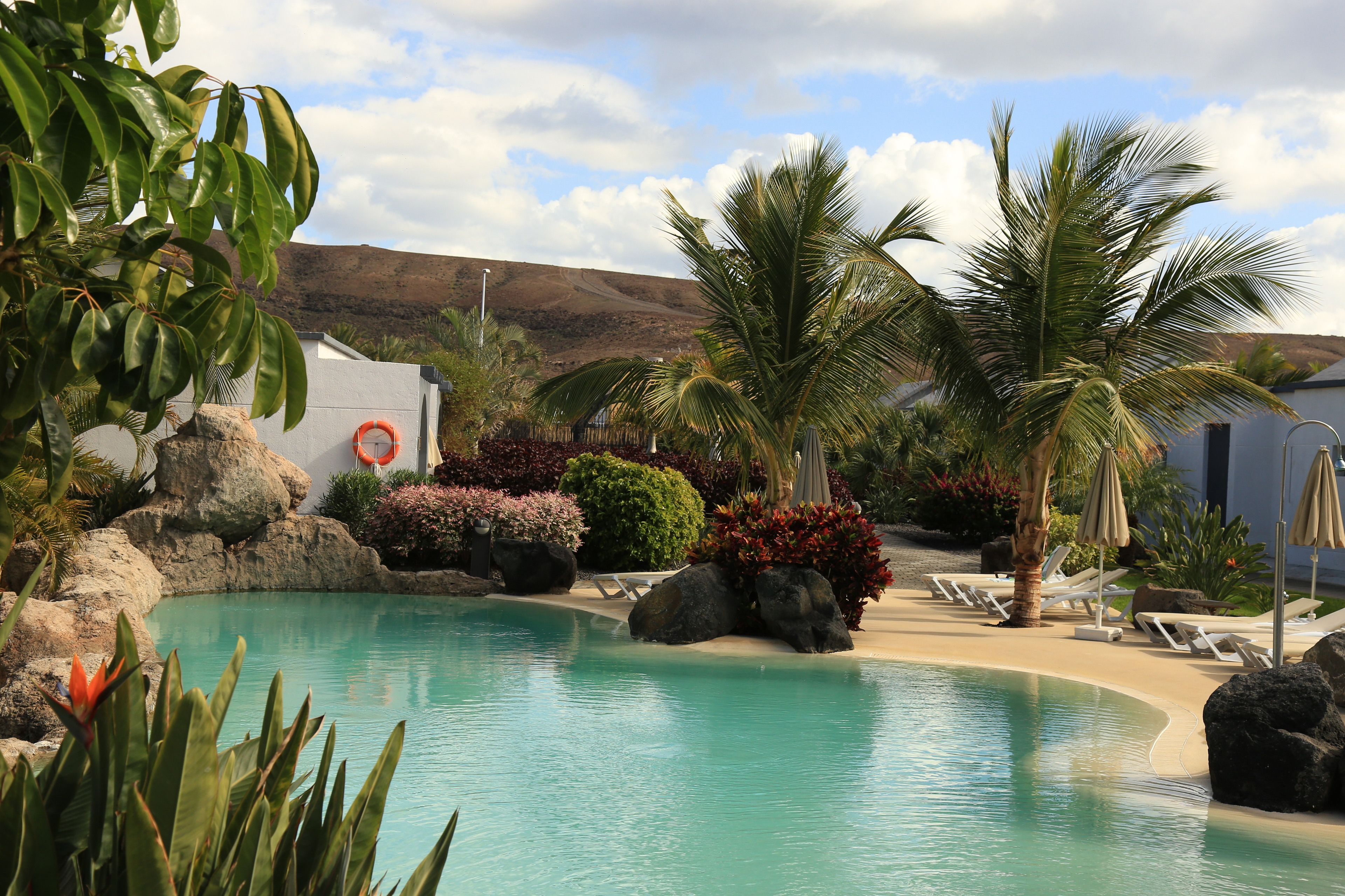 R2 Romantic Fantasia Dreams & Suites Hotel