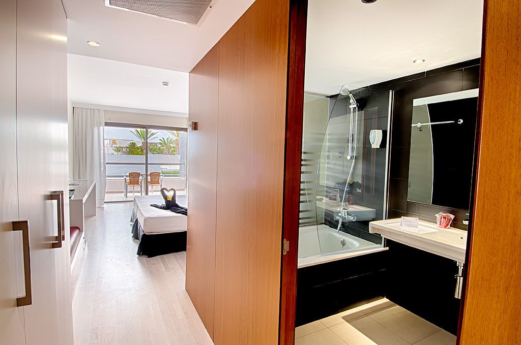 R2 Romantic Fantasia Dreams & Suites Hotel