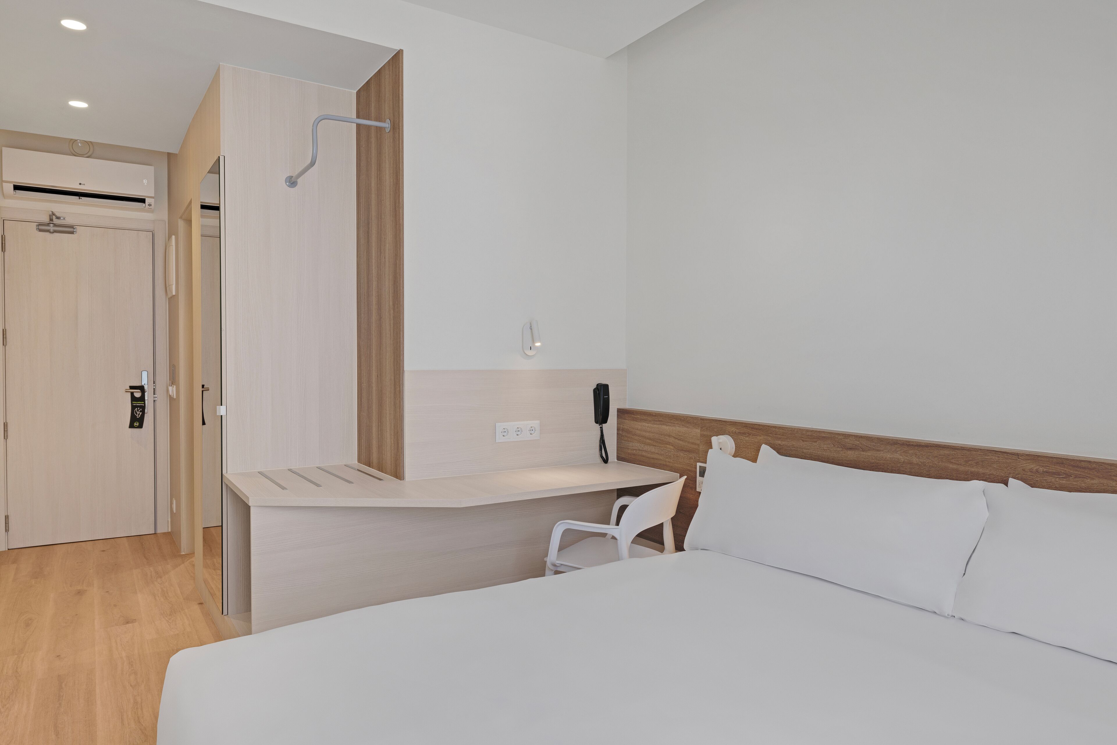B&B HOTEL Santiago Milladoiro