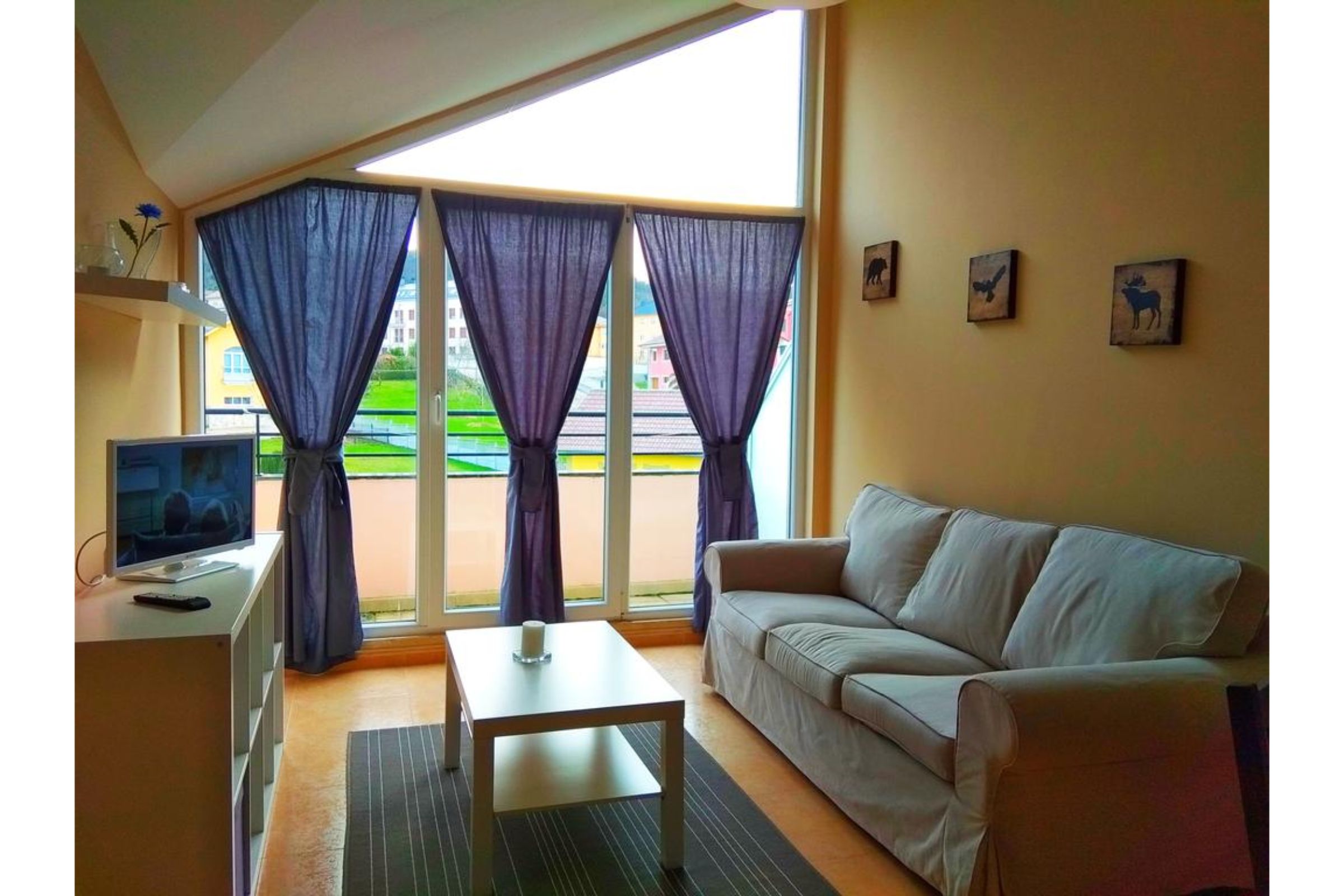 Apartamentos Playa de las Catedrales 3000