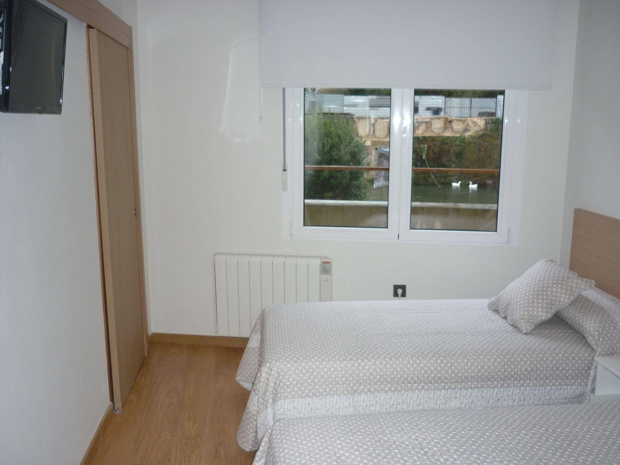 Pensión Albergue Puente Ribeira