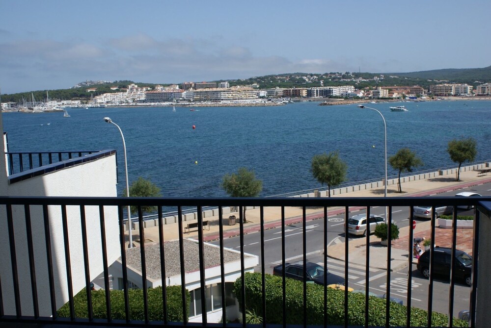 Apartamentos Passeig Del Mar
