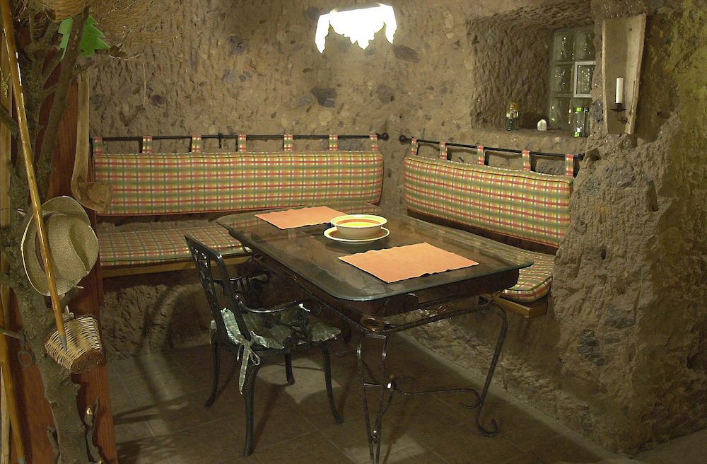 Casa Cueva Las Margaritas