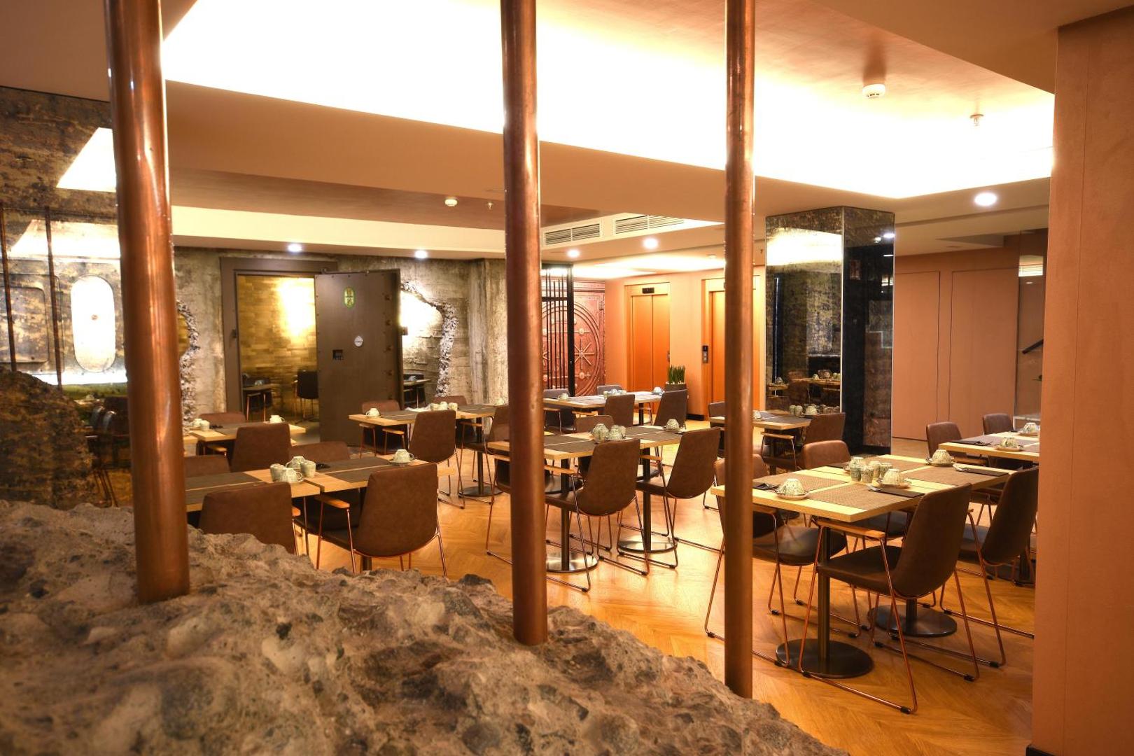 Design Plus BEX Hotel