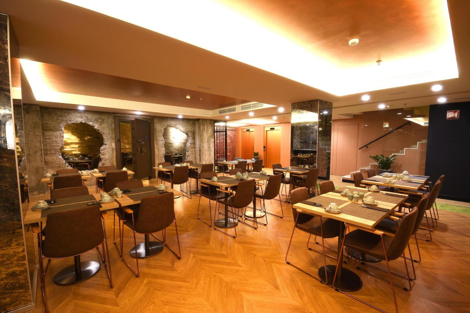 Design Plus BEX Hotel