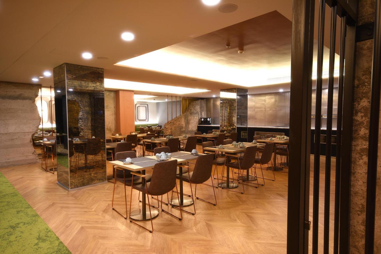 Design Plus BEX Hotel