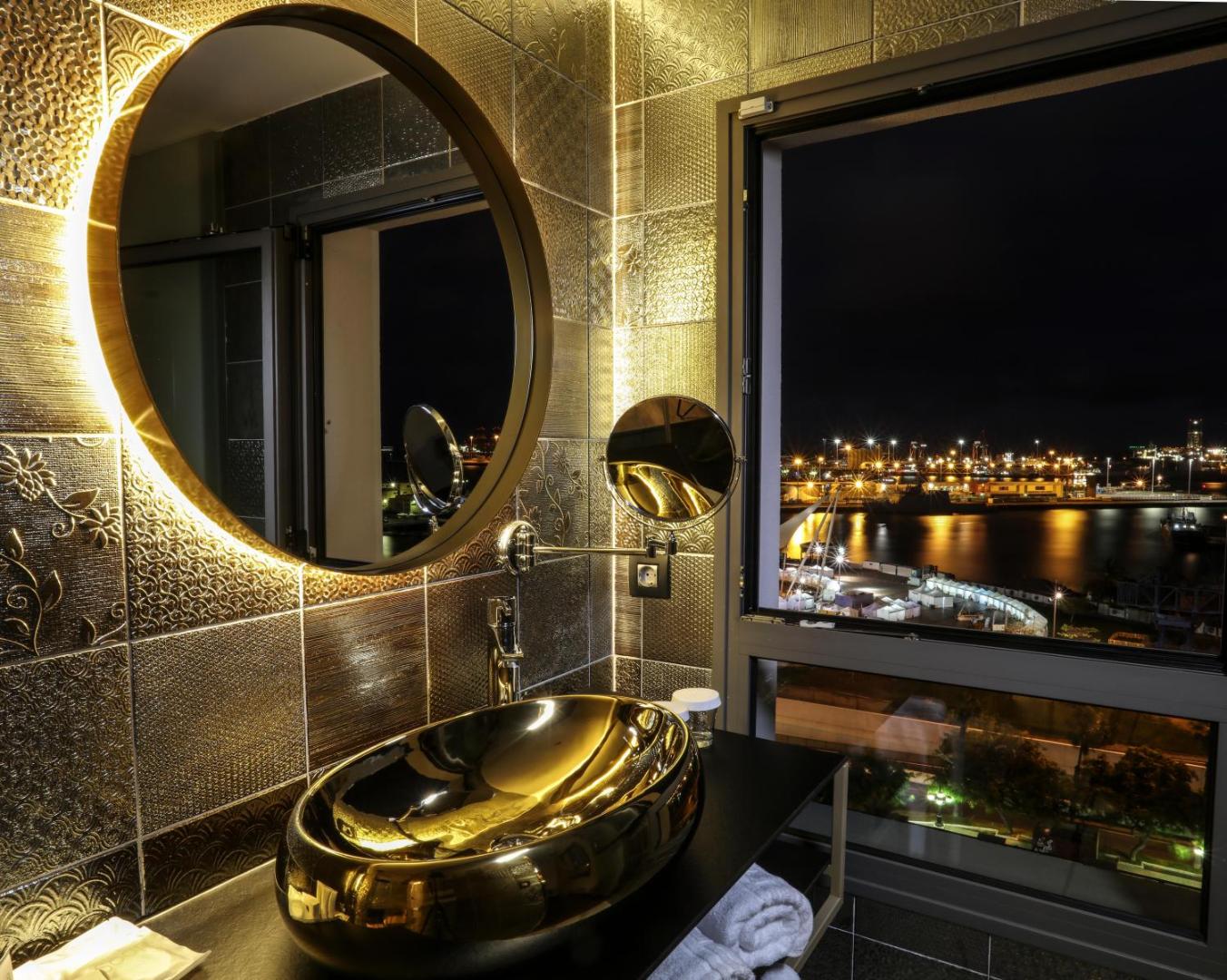 Design Plus BEX Hotel