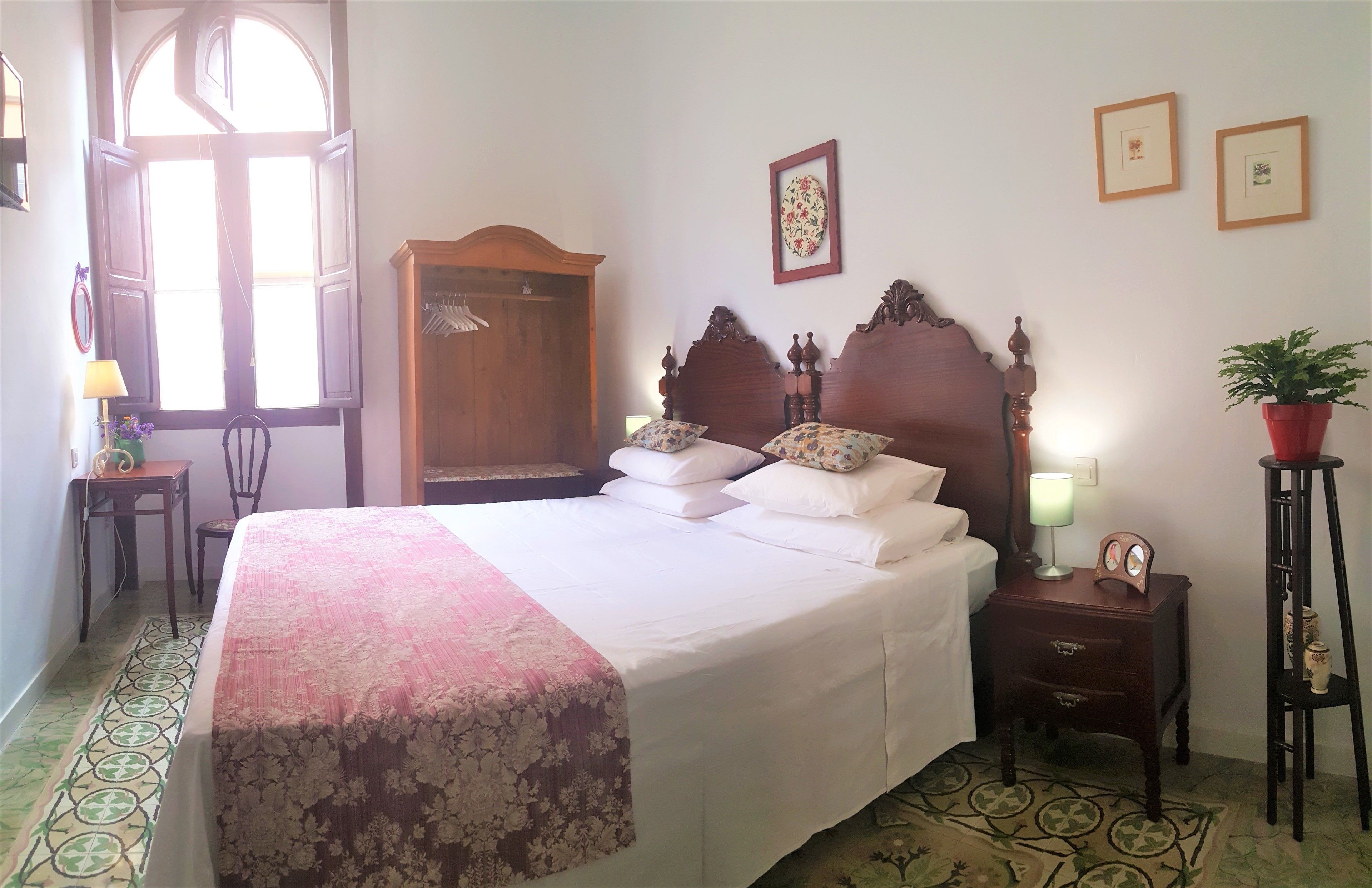 Los Canaritos Guest House