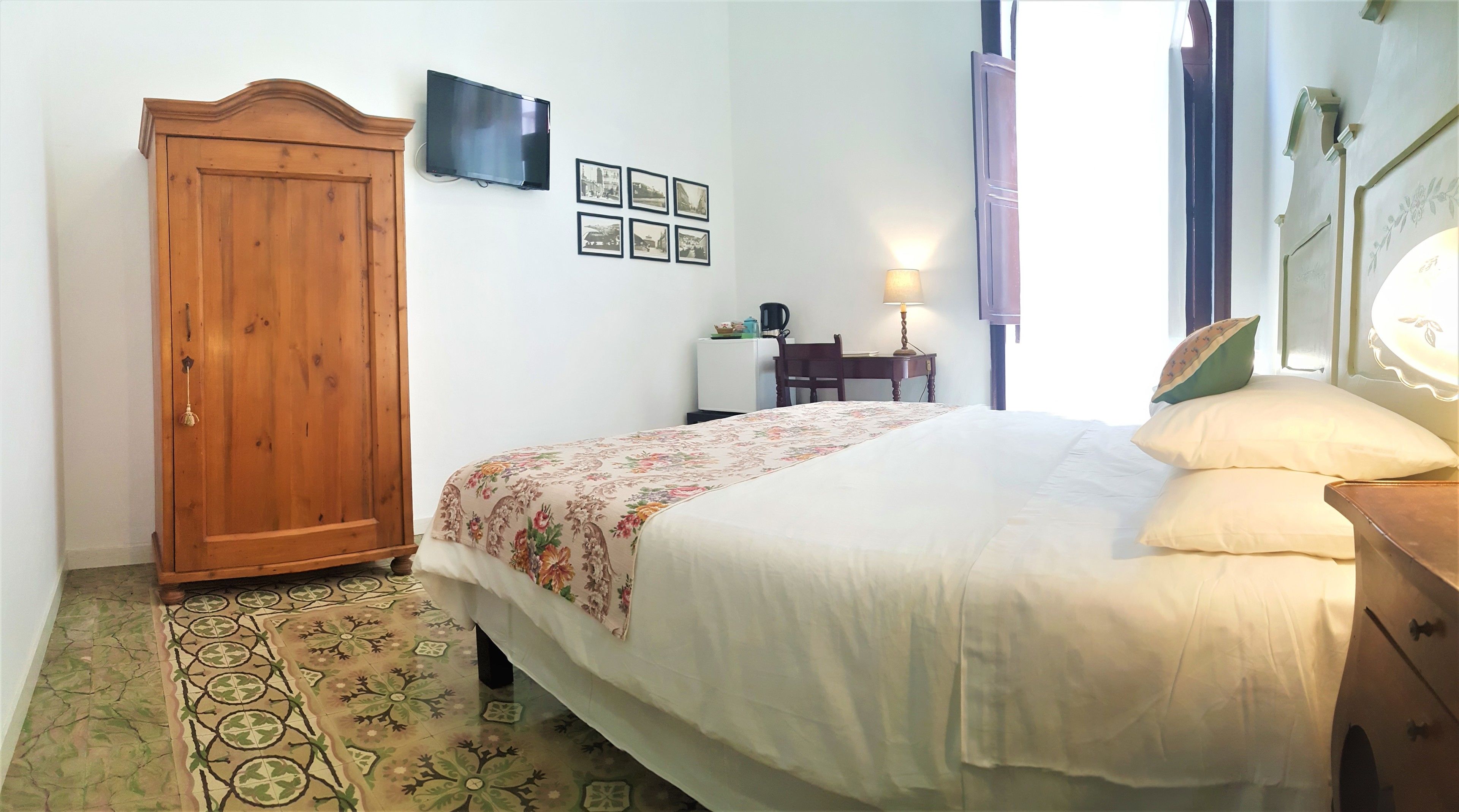 Los Canaritos Guest House