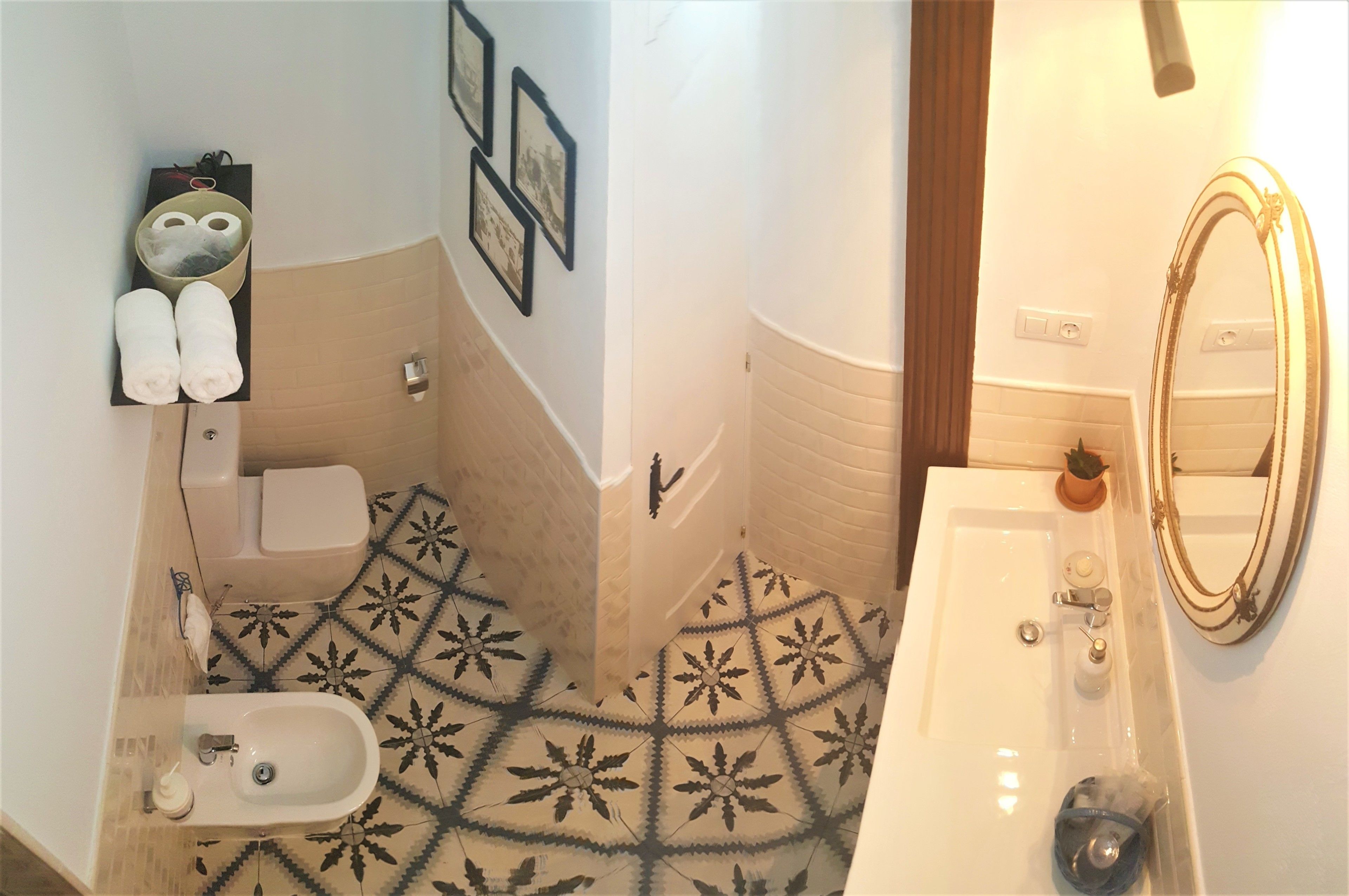 Los Canaritos Guest House