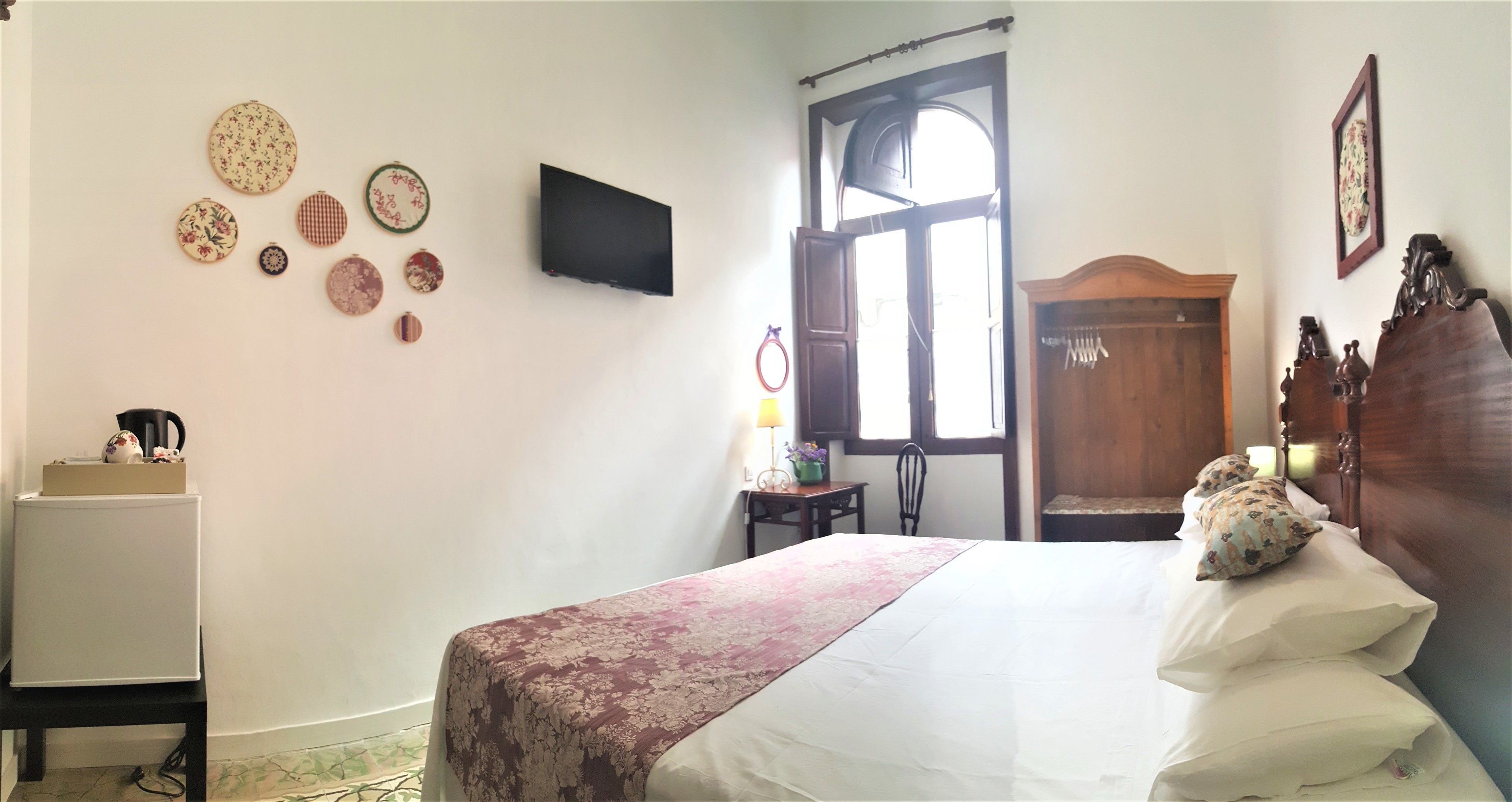 Los Canaritos Guest House