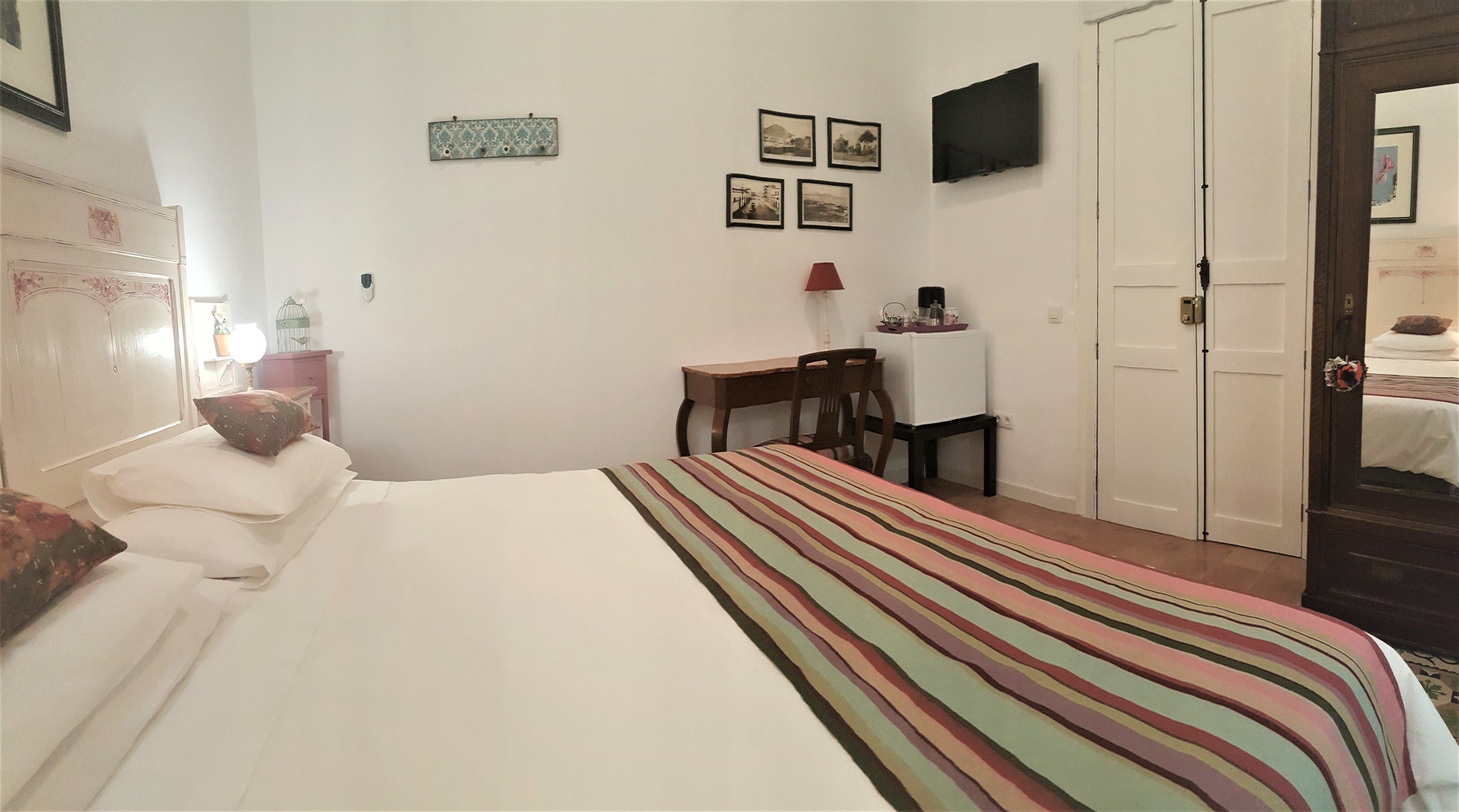 Los Canaritos Guest House