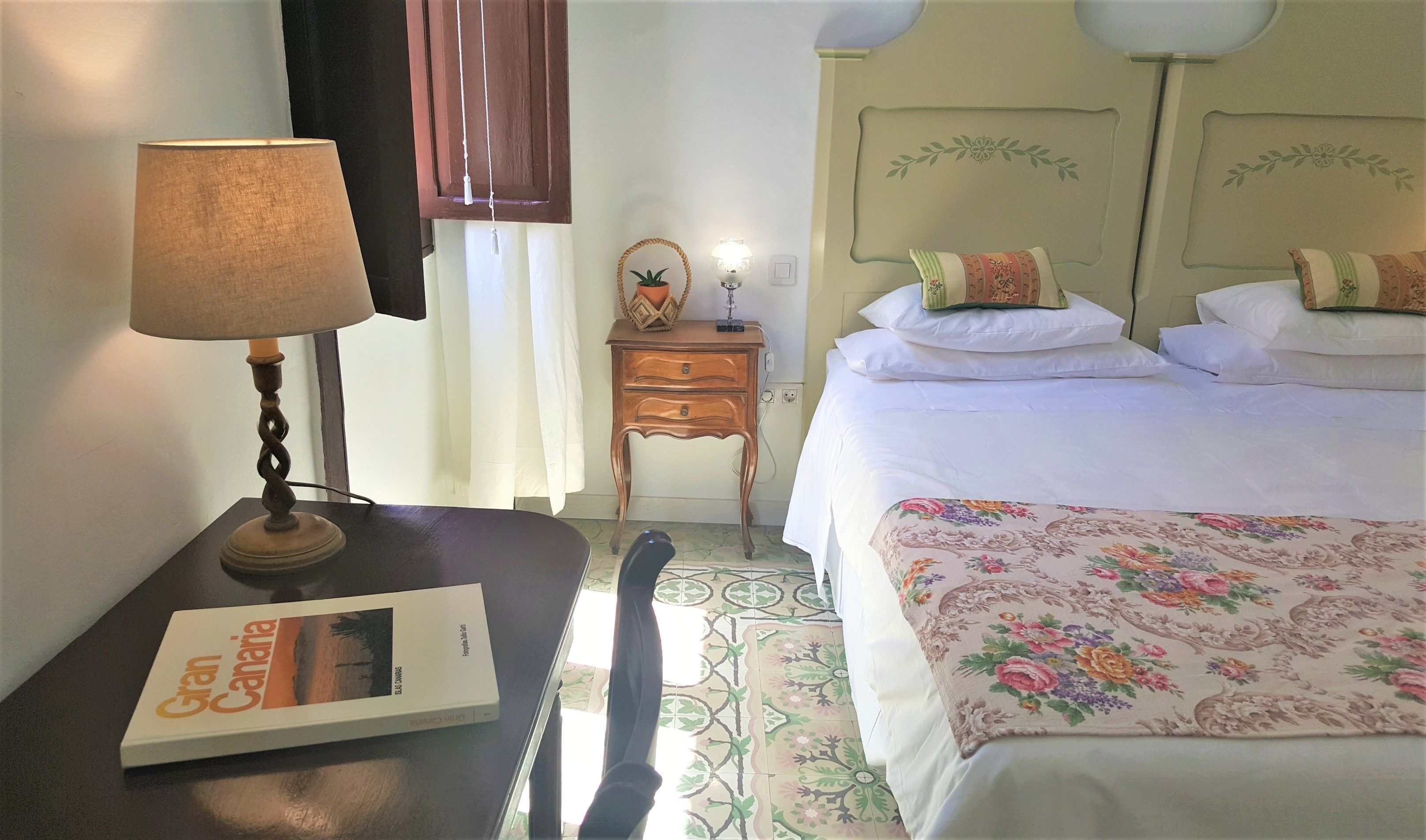 Los Canaritos Guest House