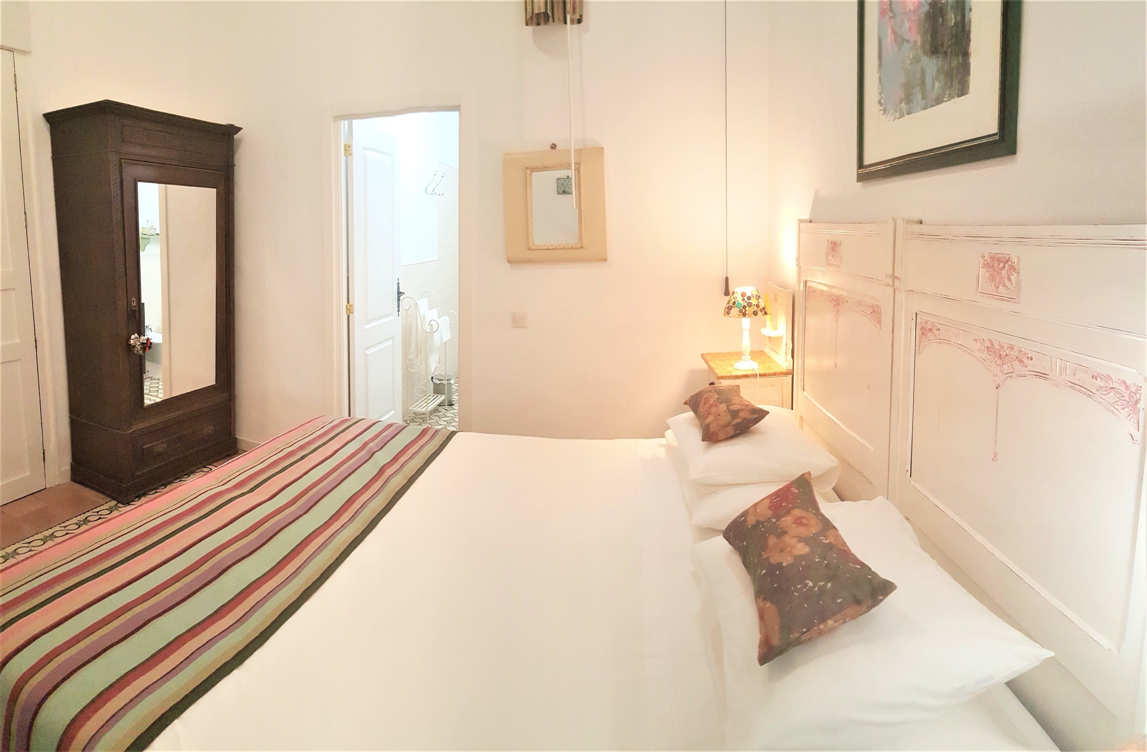 Los Canaritos Guest House