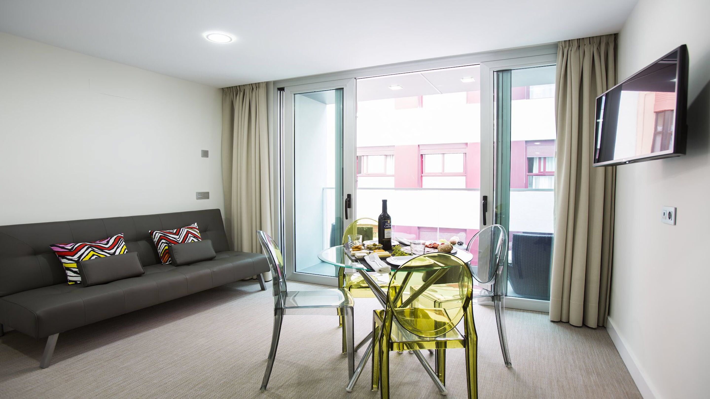 Valentina Beach Apartments & Suites