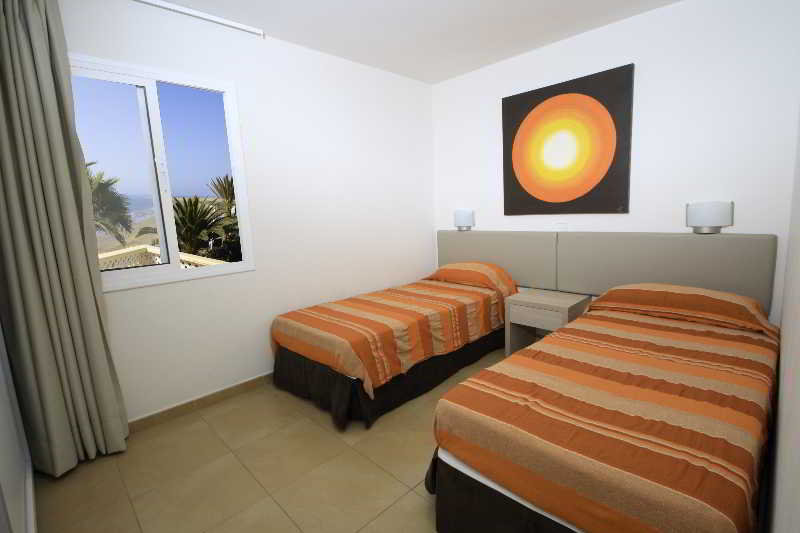 Las Tejas Apartments