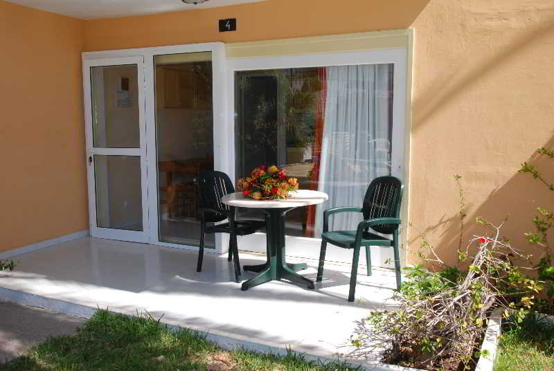 Las Tejas Apartments