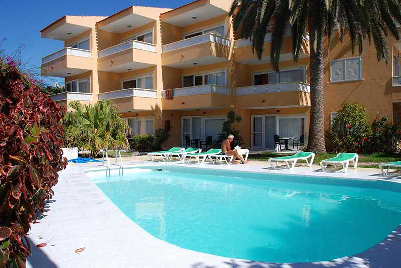 Las Tejas Apartments