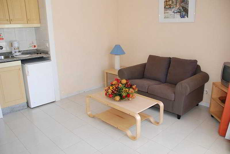 Las Tejas Apartments