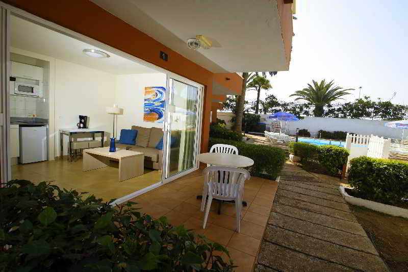 Las Tejas Apartments