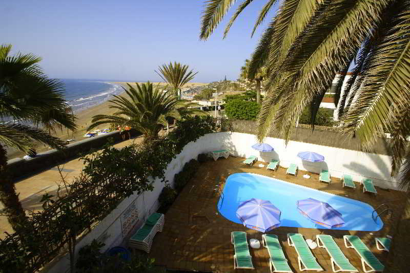 Las Tejas Apartments