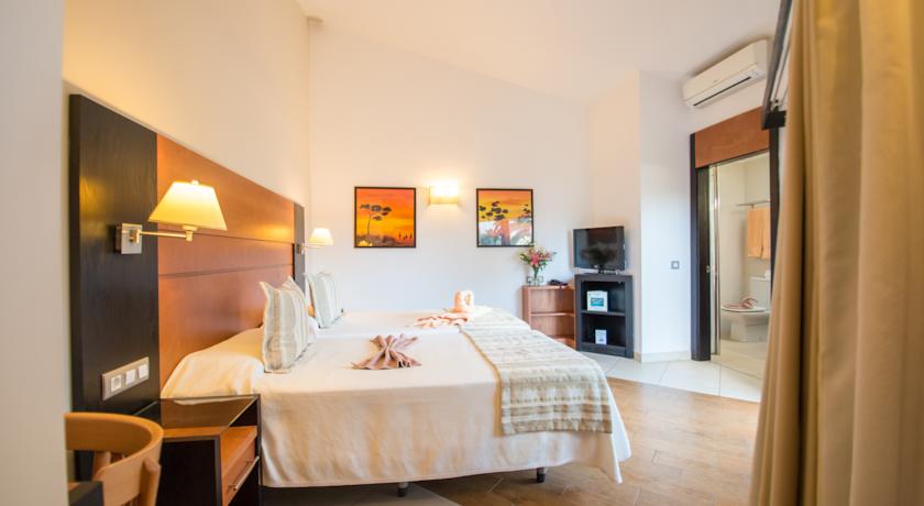 HL Miraflor Suites Hotel