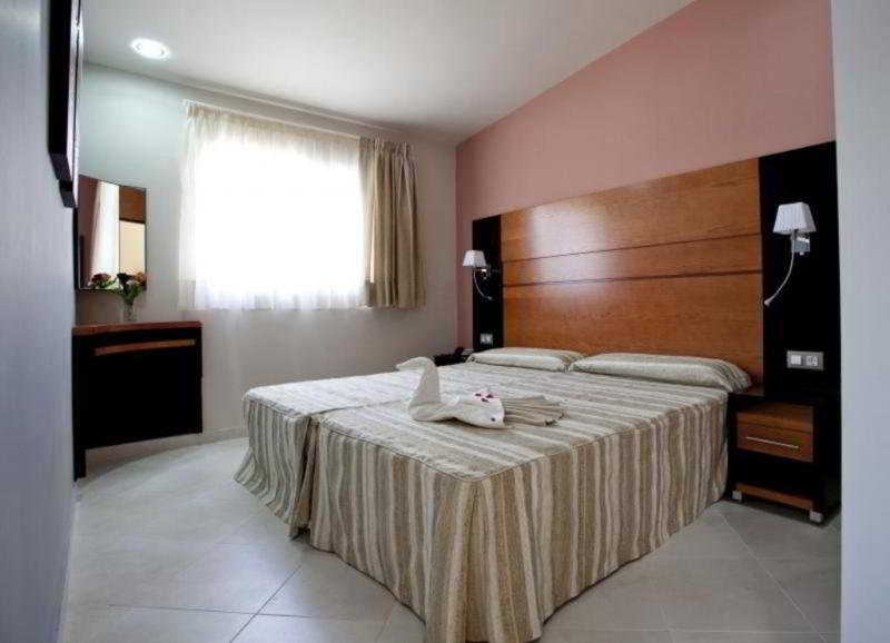 HL Miraflor Suites Hotel