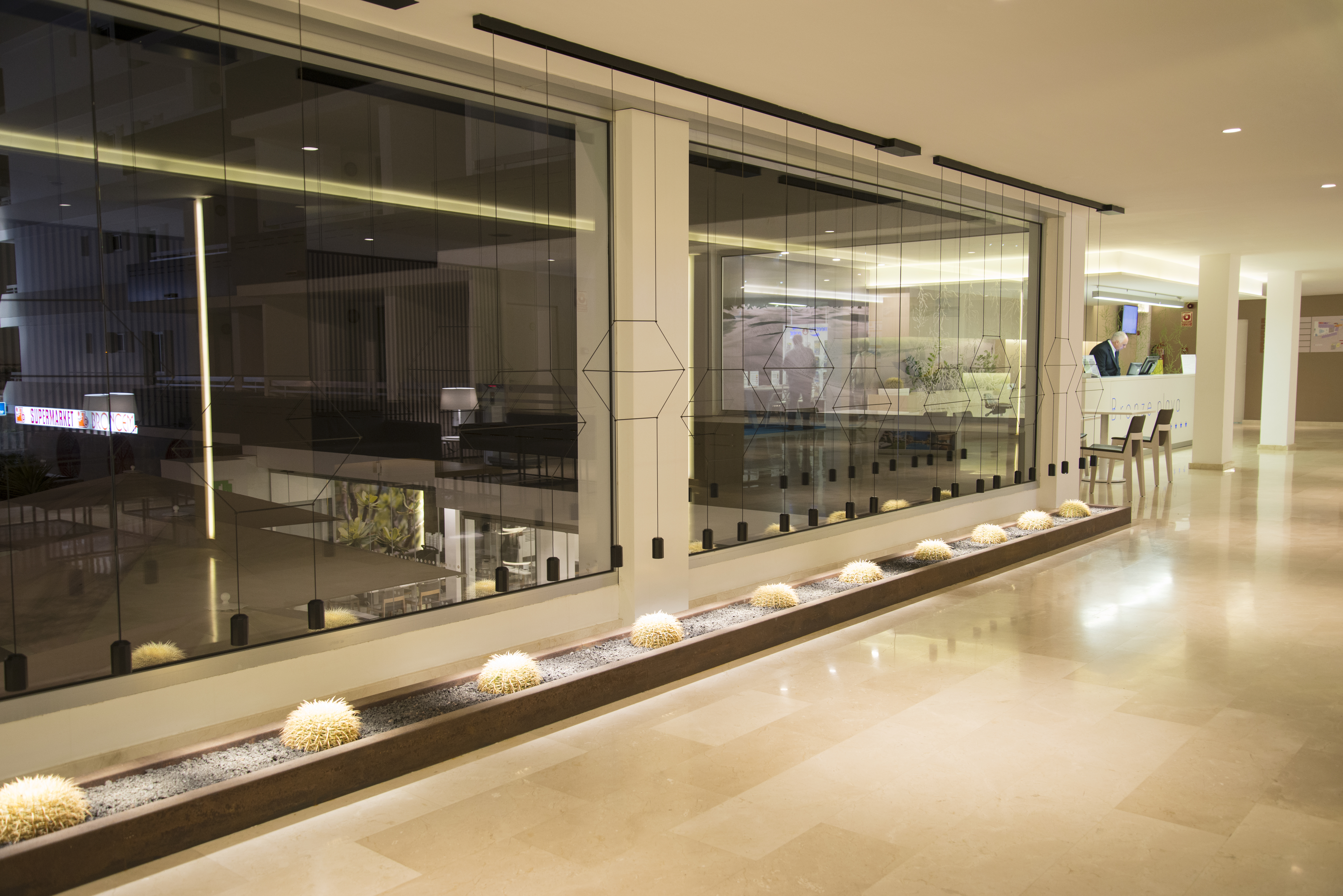 Akeah Broncemar Maspalomas