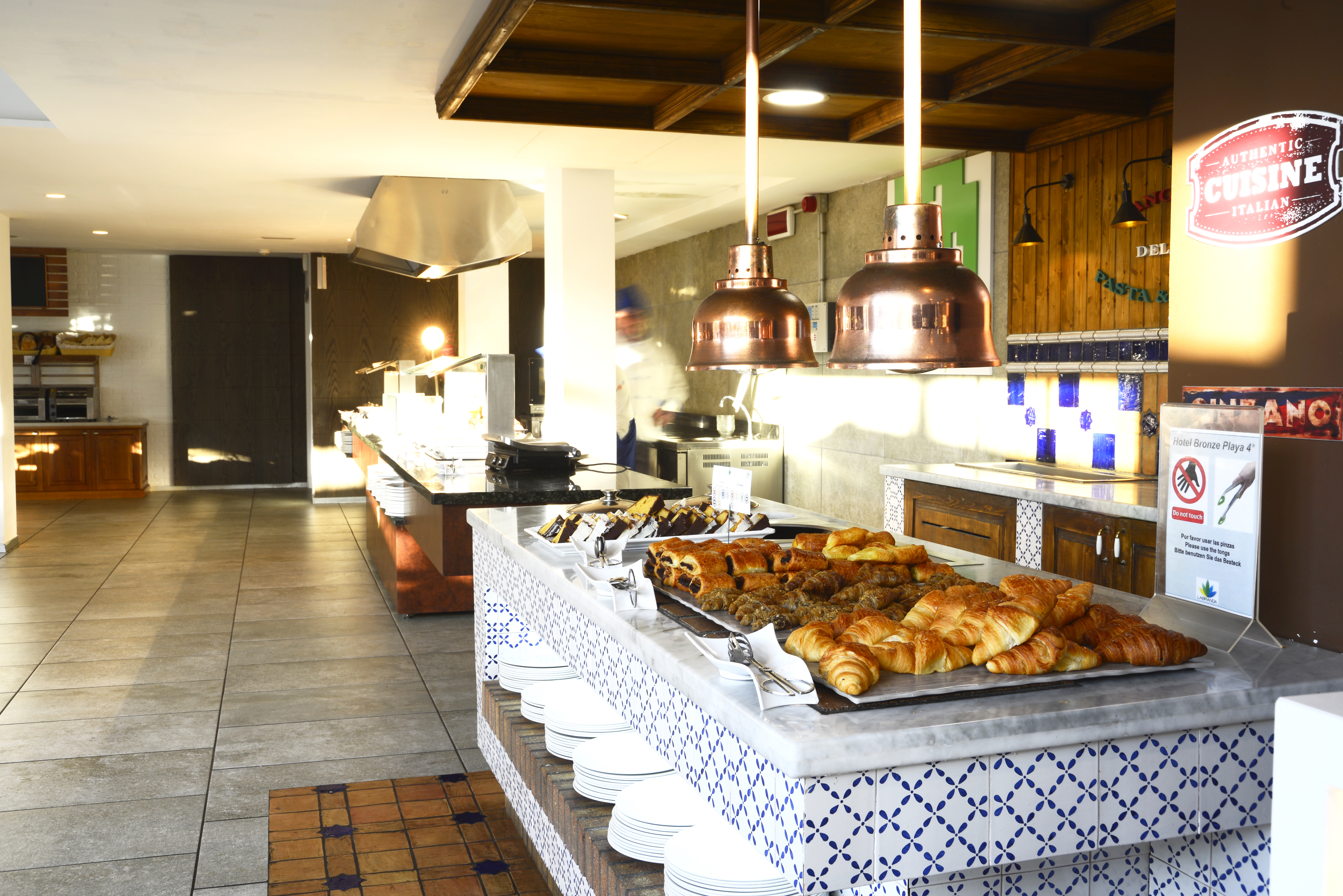 Akeah Broncemar Maspalomas