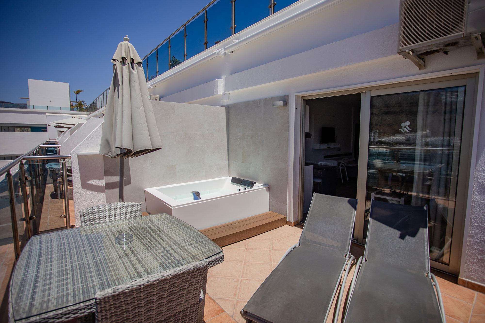 Servatur Casablanca Suites & Spa