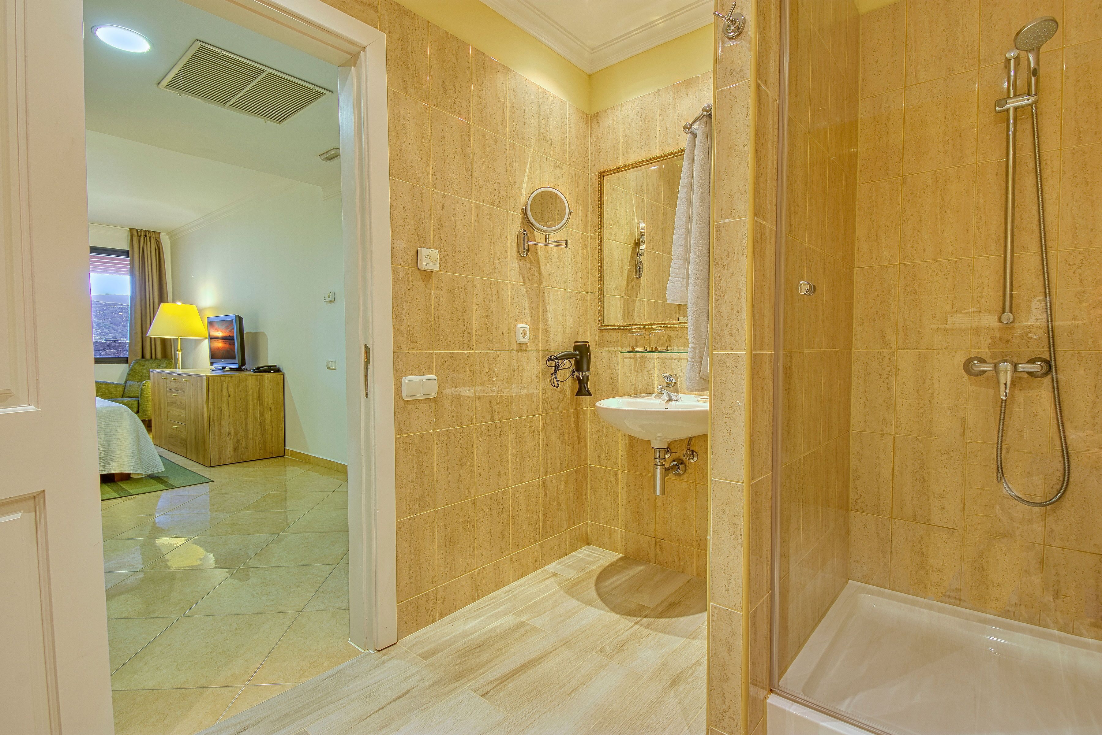 Casa León Royal Retreat