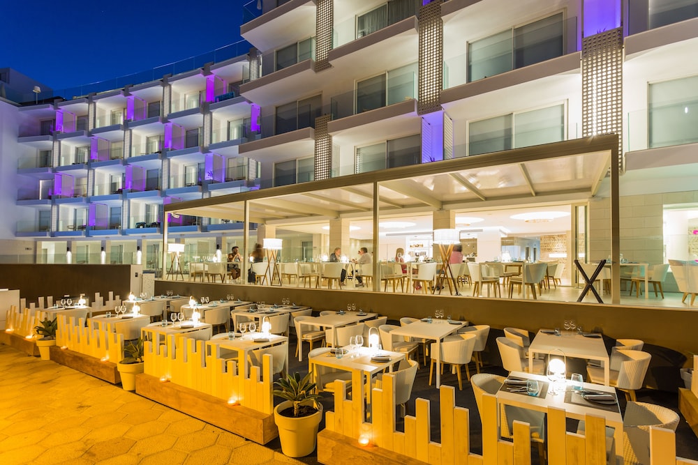 One Ibiza Suites