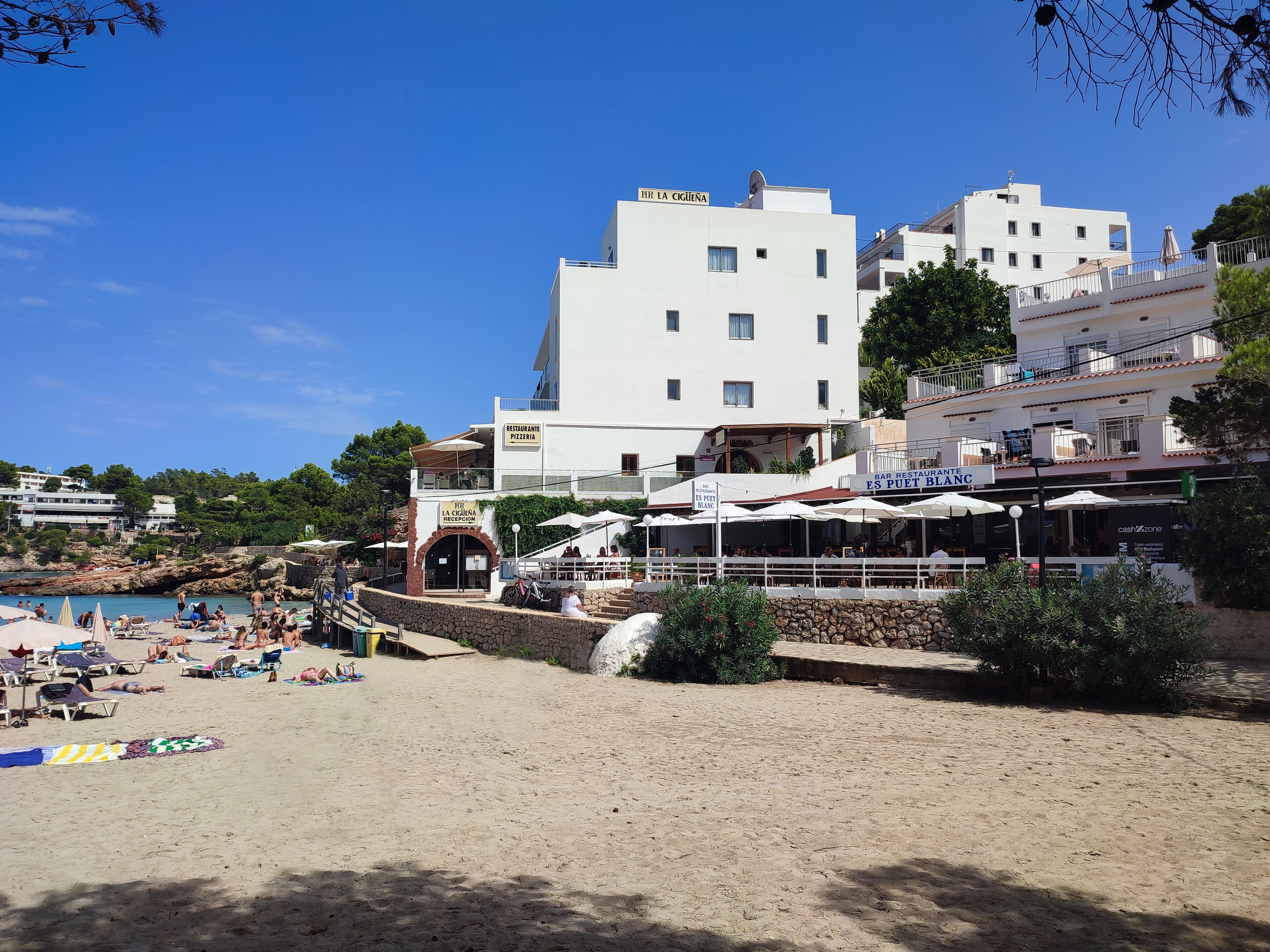 Es Puet Blanc By Flats Friends