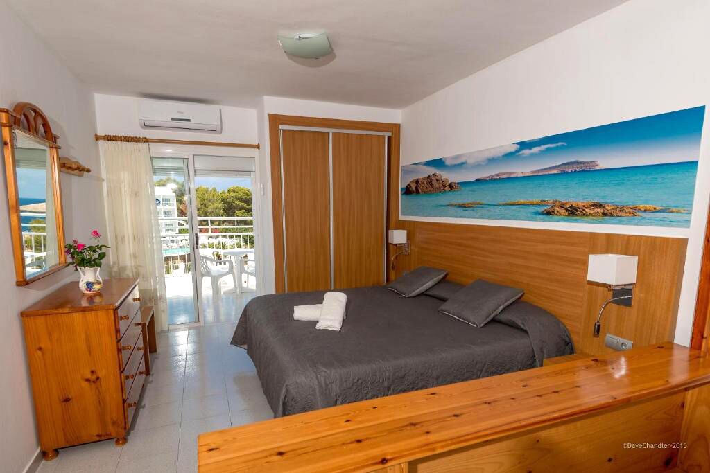 Es Puet Blanc By Flats Friends