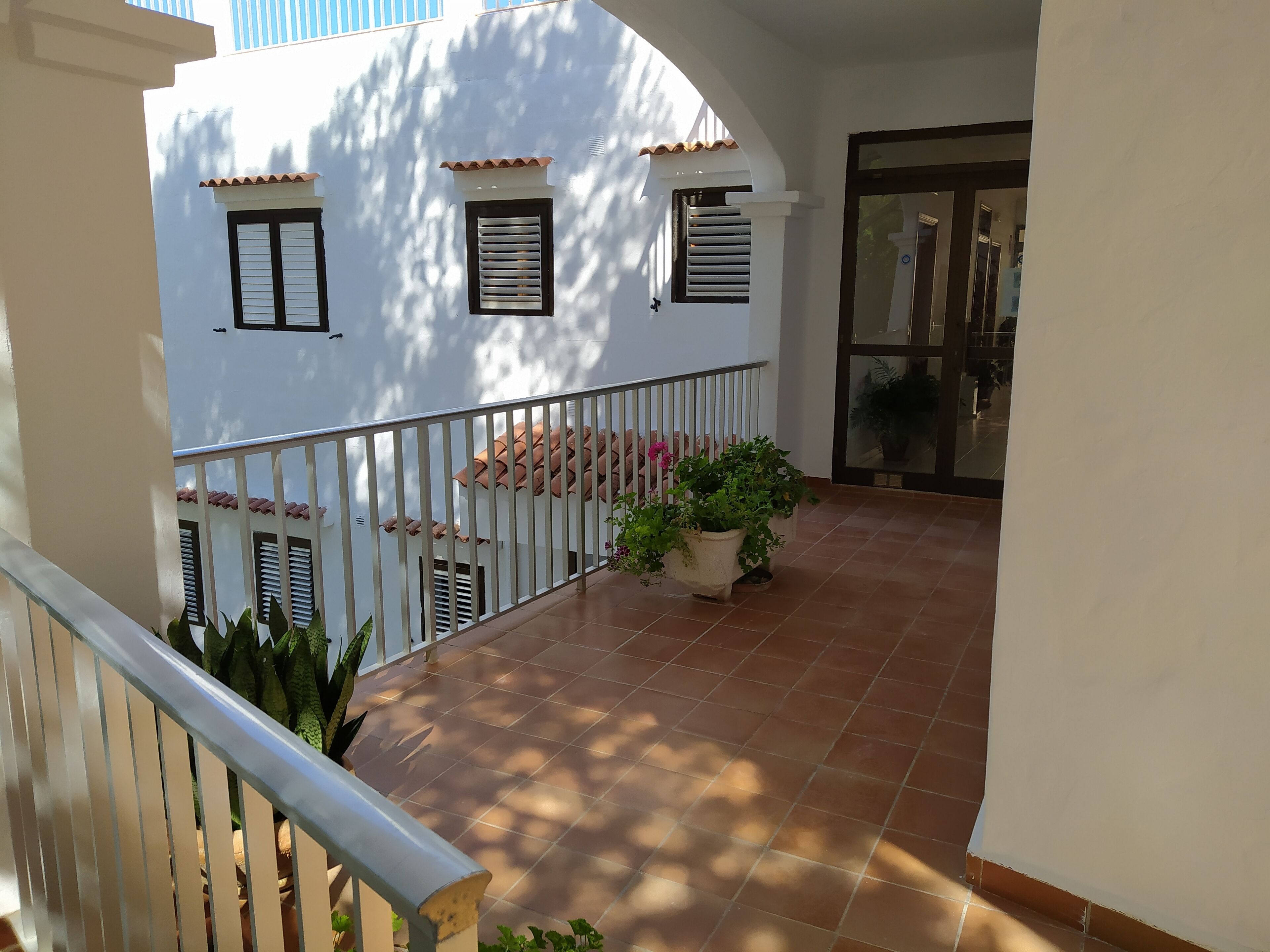 Es Puet Blanc By Flats Friends