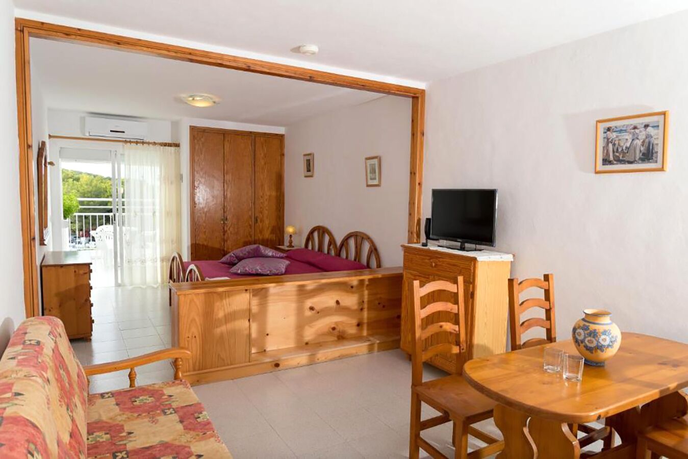 Es Puet Blanc By Flats Friends