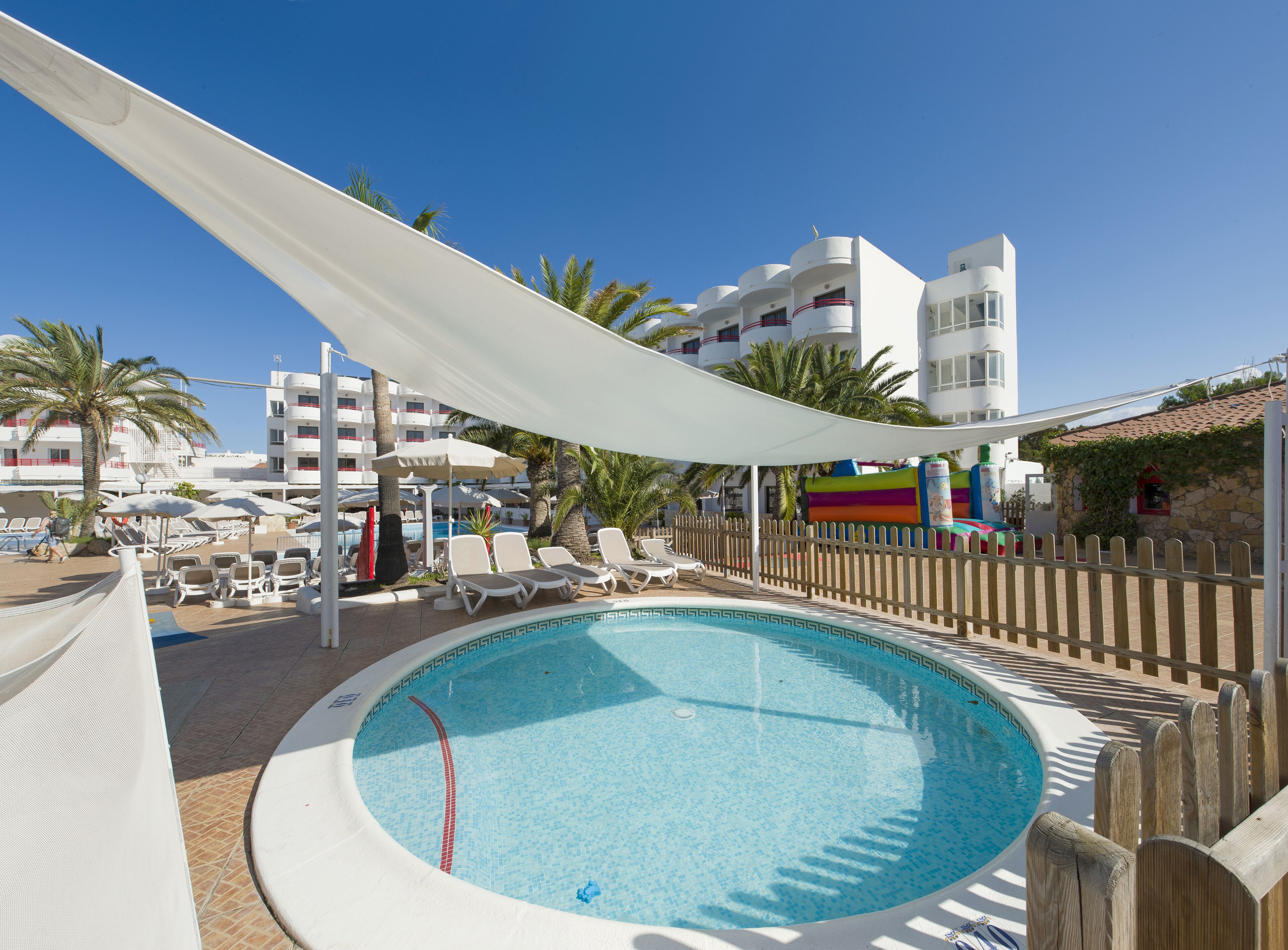 Coral Star Apartments