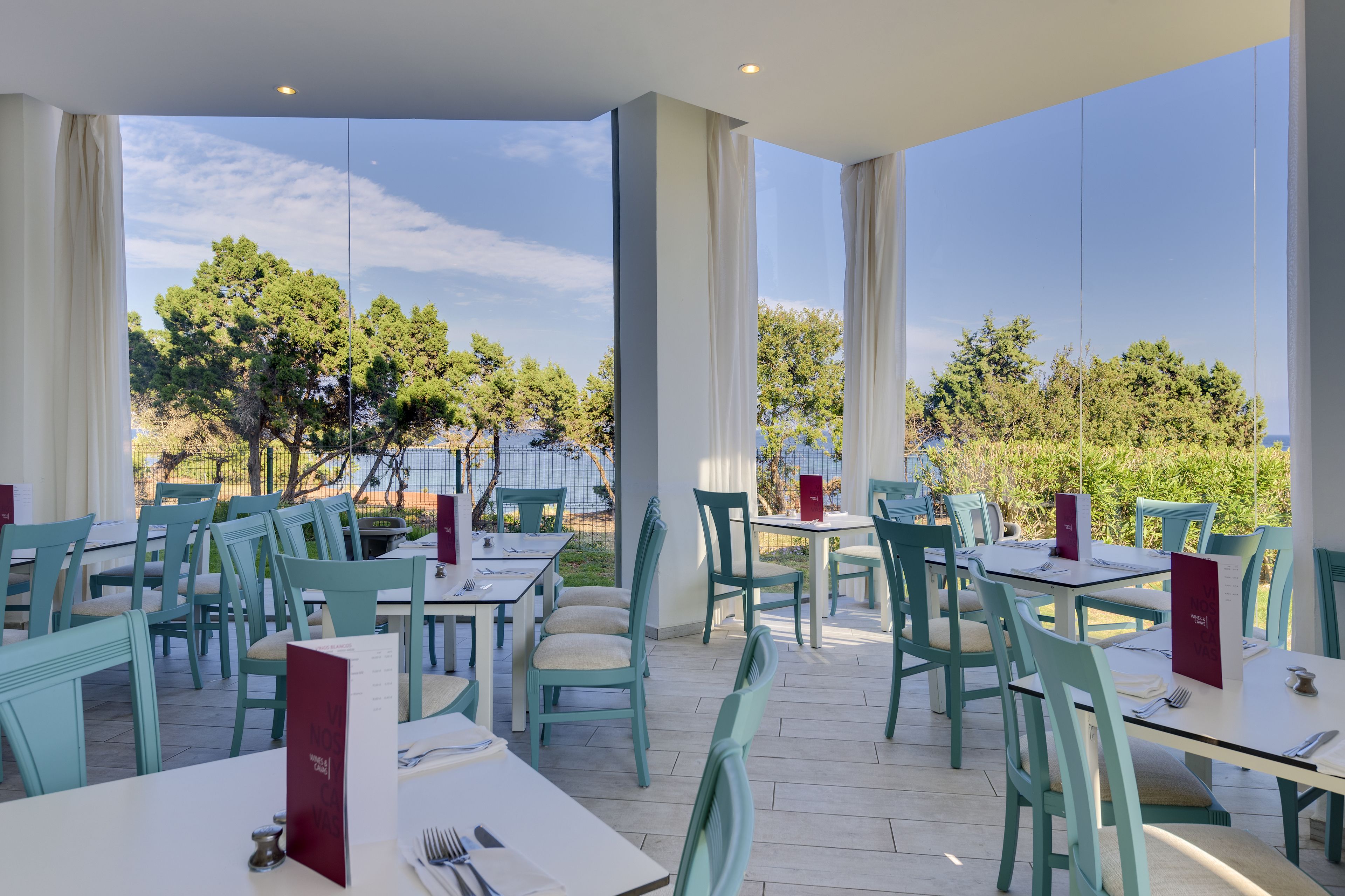 Tropic Garden Hotel & Apartments